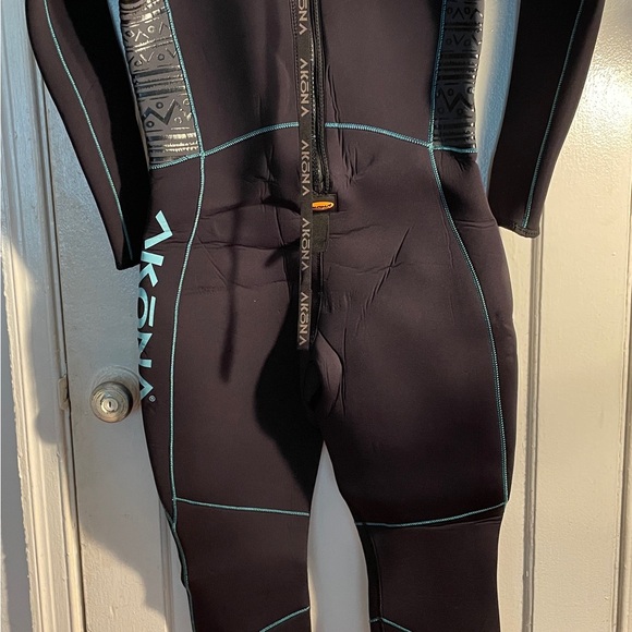 Akona Quantum Stretch Women’s 3mm Wetsuit, size 11/12 - Picture 9 of 11